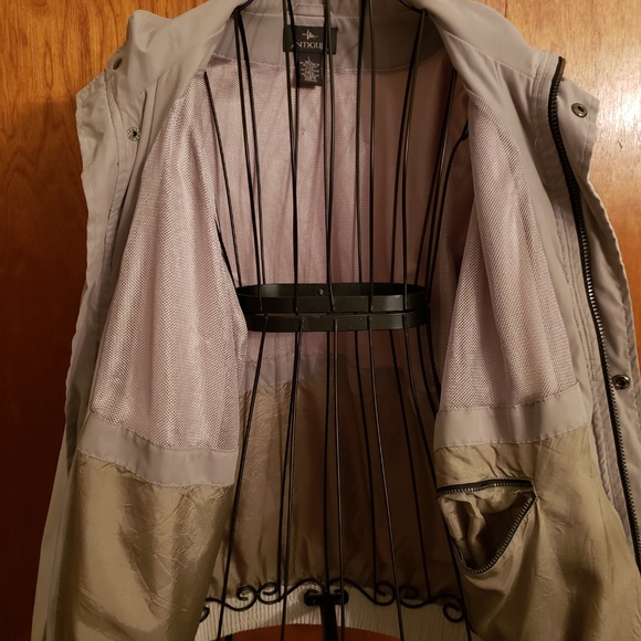 tan lightweight princess cruise jacket - Picture 5 of 5